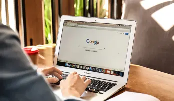 écran avec page d'accueil de Google