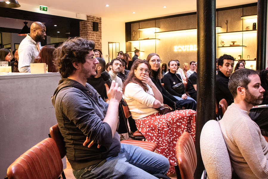 intervention dans la salle