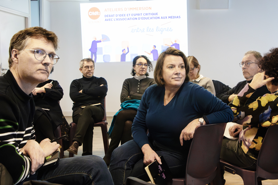 Atelier d'immersion :  débat d'idées et esprit critique avec l'association d'éducation aux médias “Entre les lignes”
